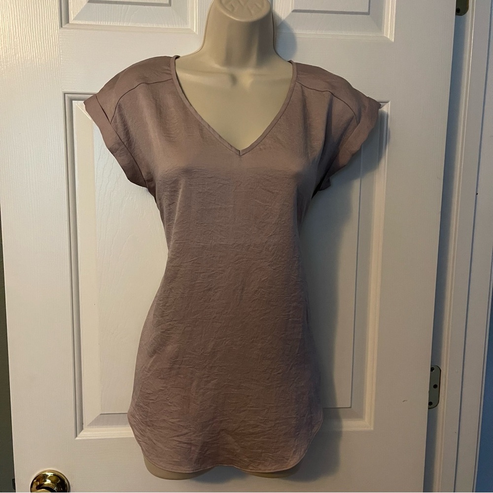 Express Grammercy Tee - Silky V-Neck Short Sleeve Work Top - Size S